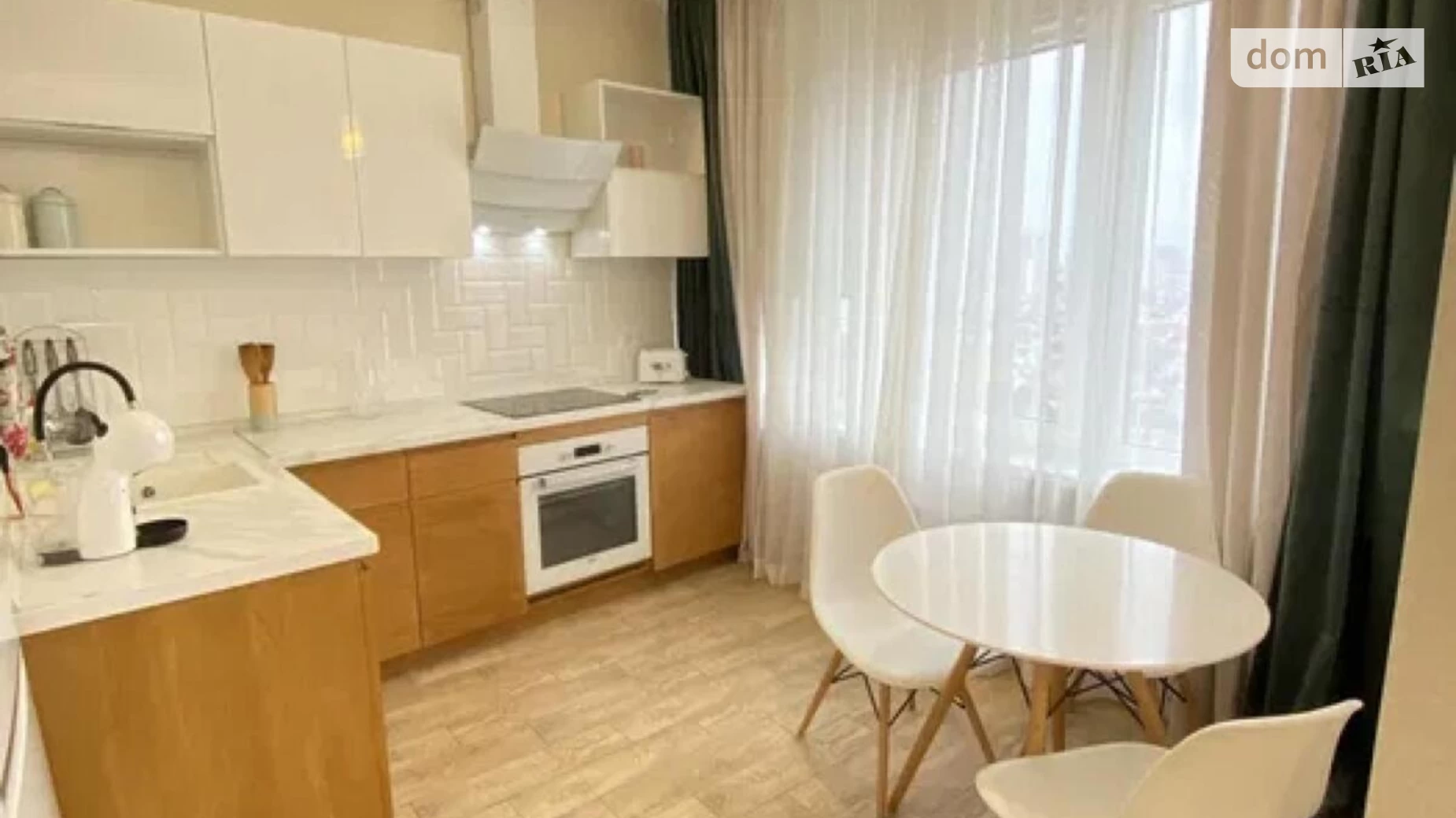Продается 1-комнатная квартира 38 кв. м в Одессе, ул. Каманина