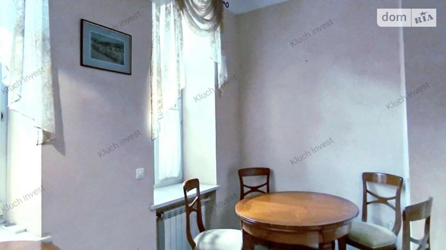 Продается 2-комнатная квартира 67 кв. м в Киеве, ул. Банковая, 1