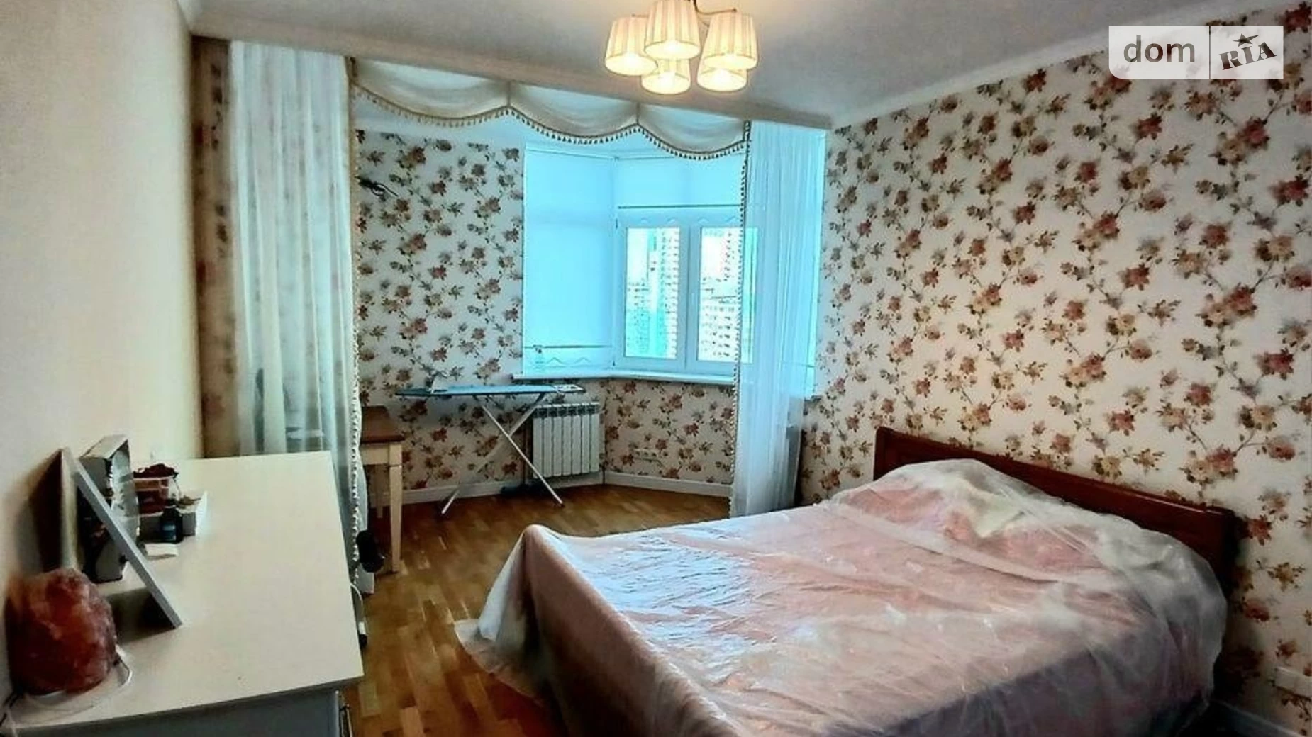 Продается 2-комнатная квартира 85.2 кв. м в Киеве, ул. Перемышльская(Краснопольская), 2Г