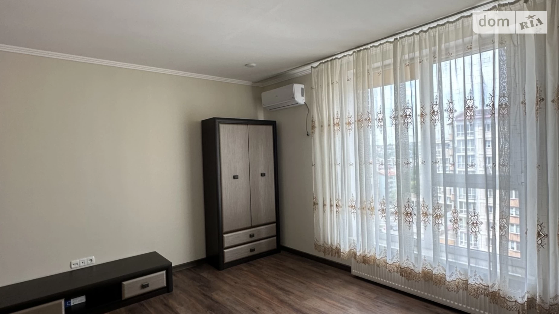 Продается 1-комнатная квартира 53 кв. м в Черновцах