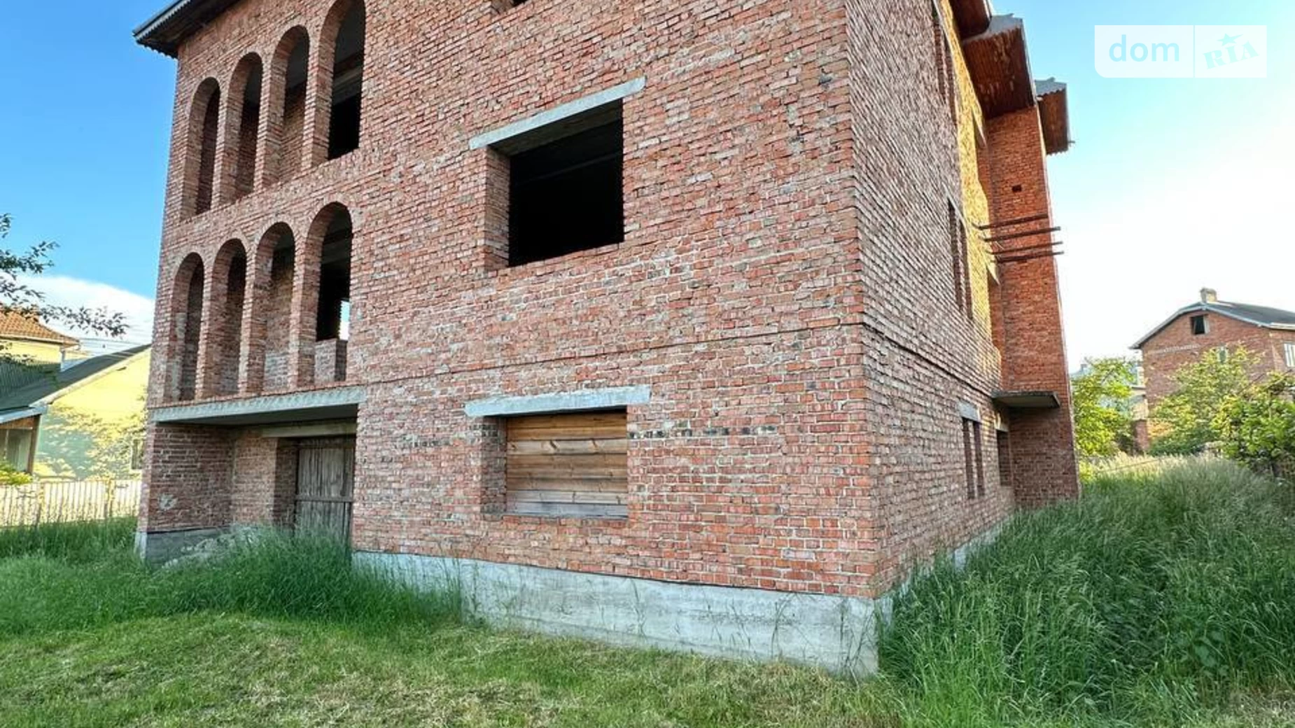 Продается дом на 3 этажа 300 кв. м с мансардой, цена: 105000 $ - фото 2