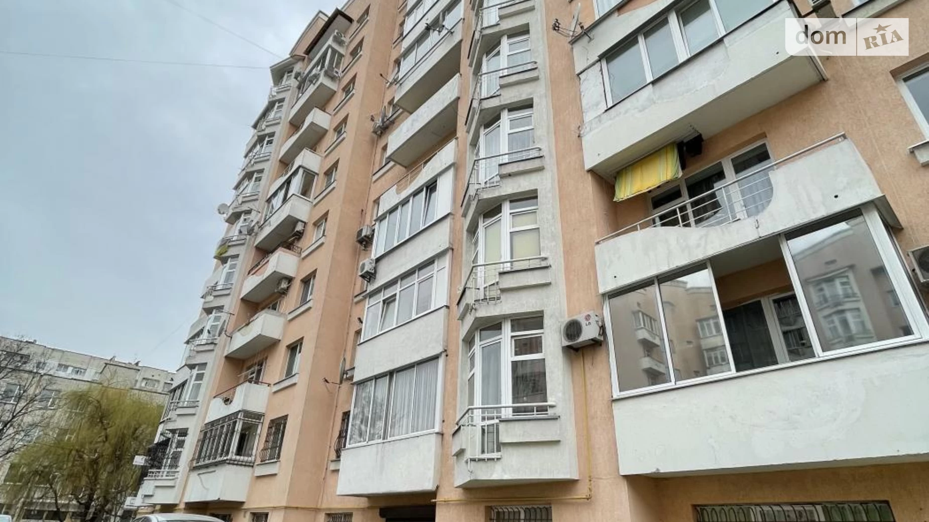 Продается 1-комнатная квартира 52 кв. м в Львове, ул. Плуговая