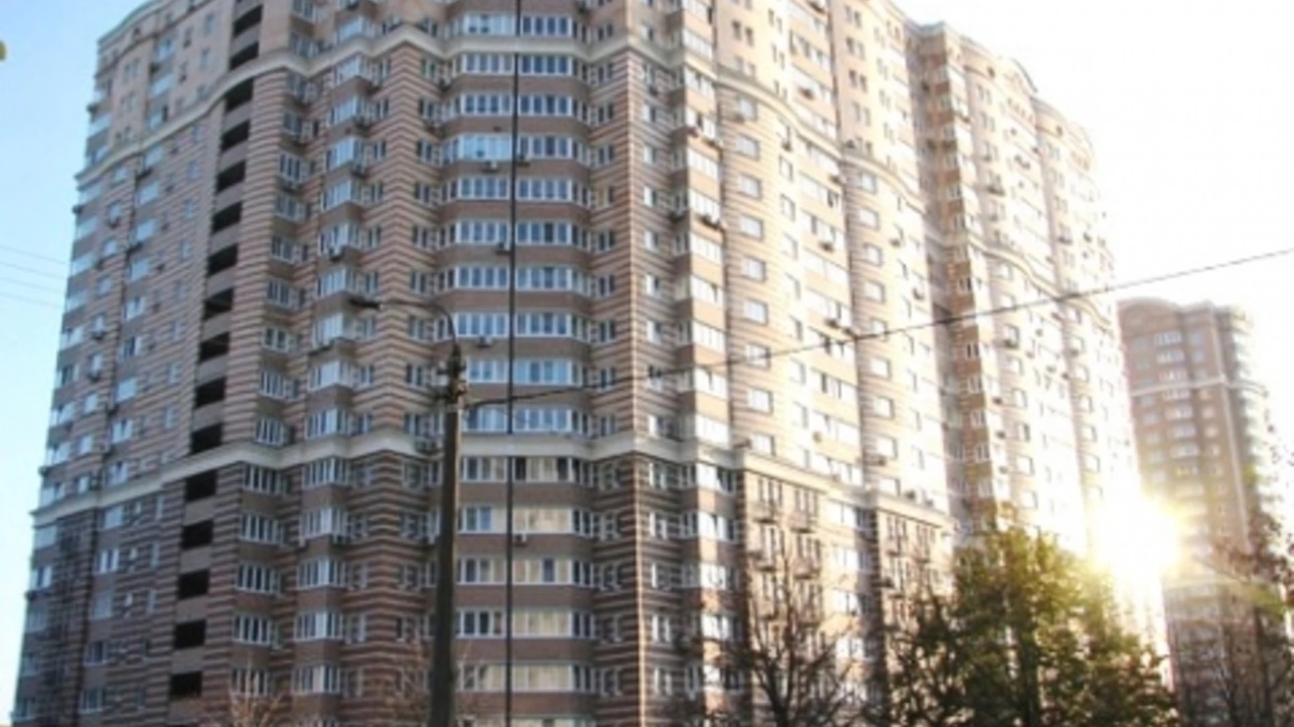 Продается 3-комнатная квартира 83 кв. м в Киеве, ул. Голосеевская, 13