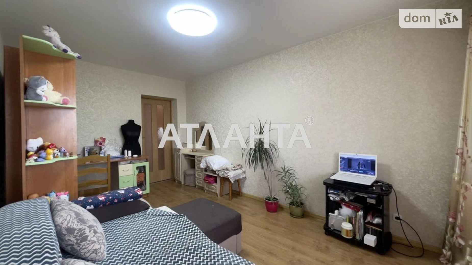 Продается 3-комнатная квартира 93 кв. м в Черновцах