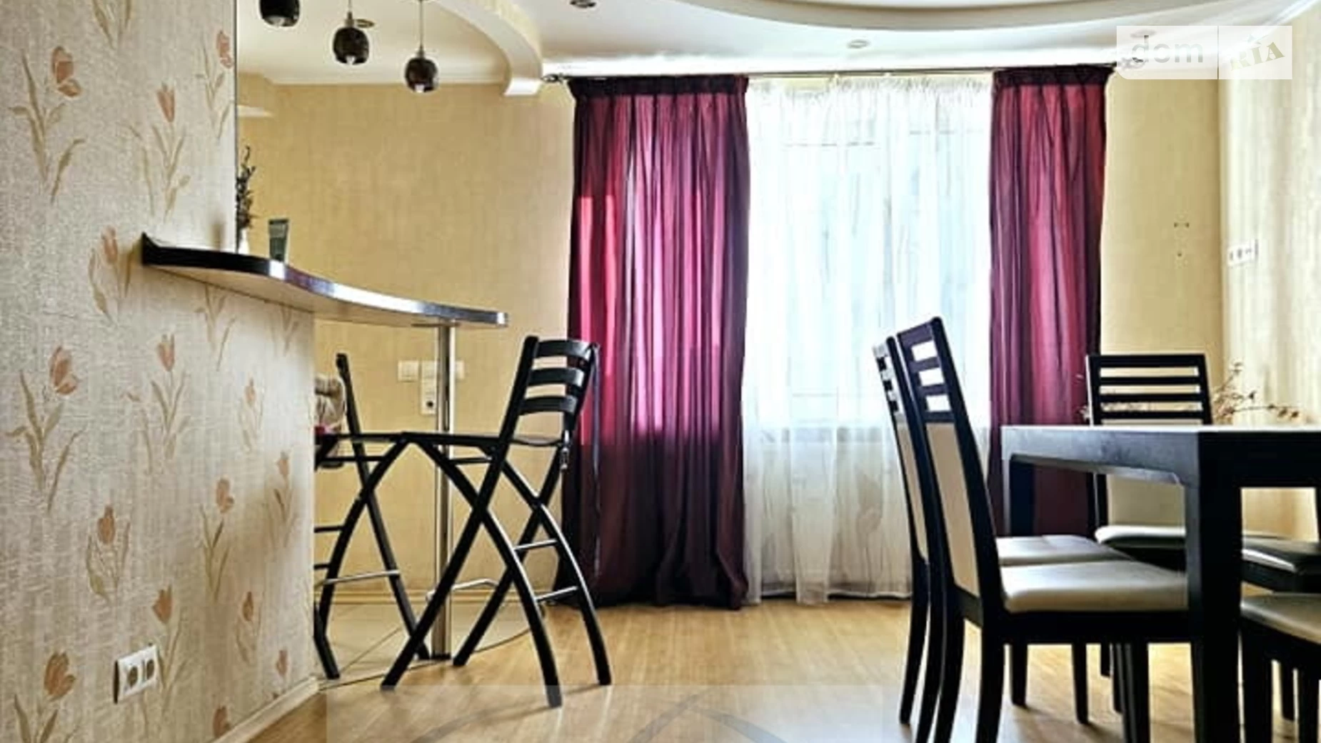 Продается 3-комнатная квартира 130 кв. м в Черкассах, ул. Хмельницкого Богдана, 52