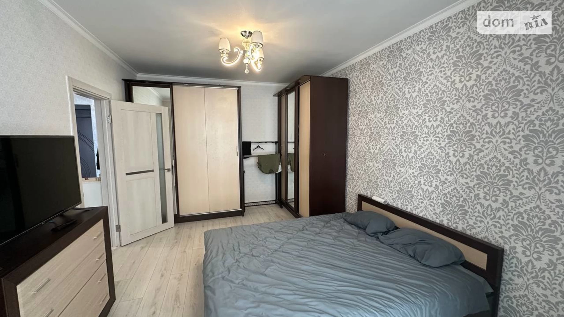 Продается 1-комнатная квартира 43 кв. м в Ивано-Франковске, ул. Довженко А.