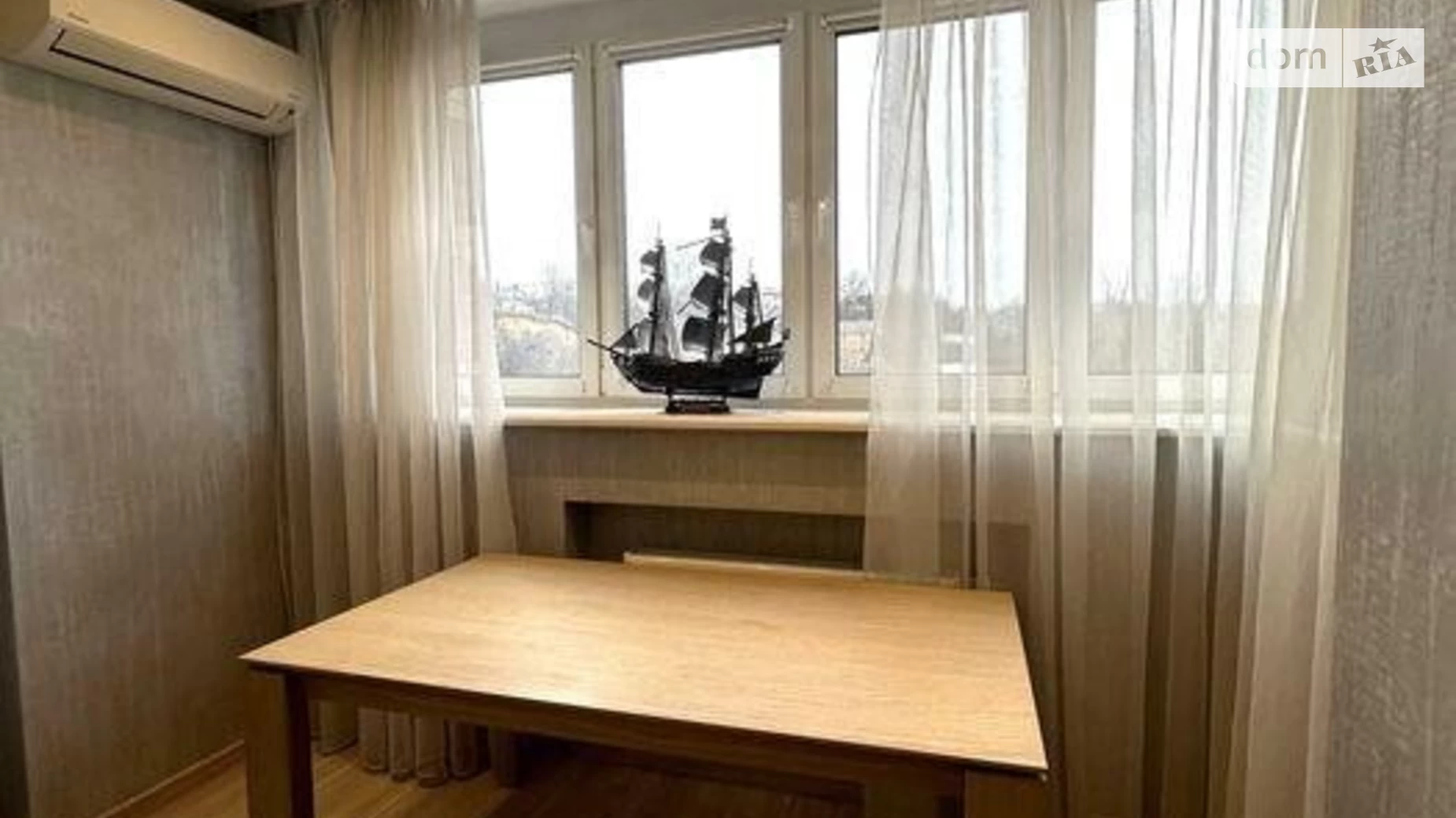 Продается 3-комнатная квартира 83 кв. м в Киеве, ул. Голосеевская, 13Б