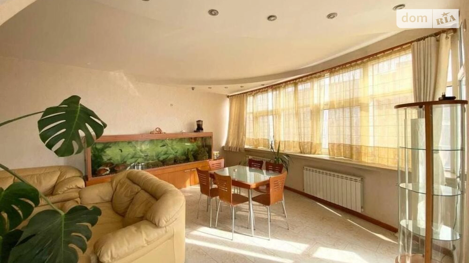 Продается 3-комнатная квартира 146 кв. м в Киеве, ул. Богдана Хмельницкого, 41