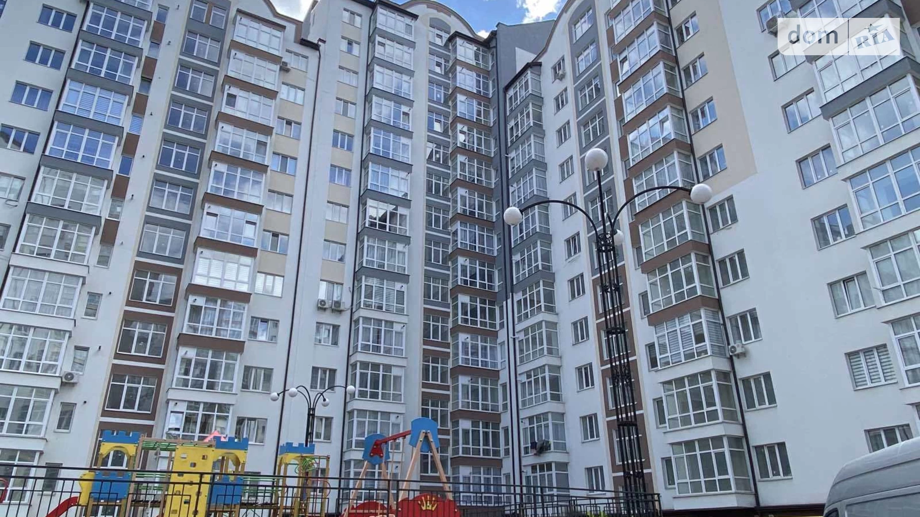 Продается 3-комнатная квартира 93 кв. м в Ивано-Франковске, ул. Высочана Семена, 20 - фото 2