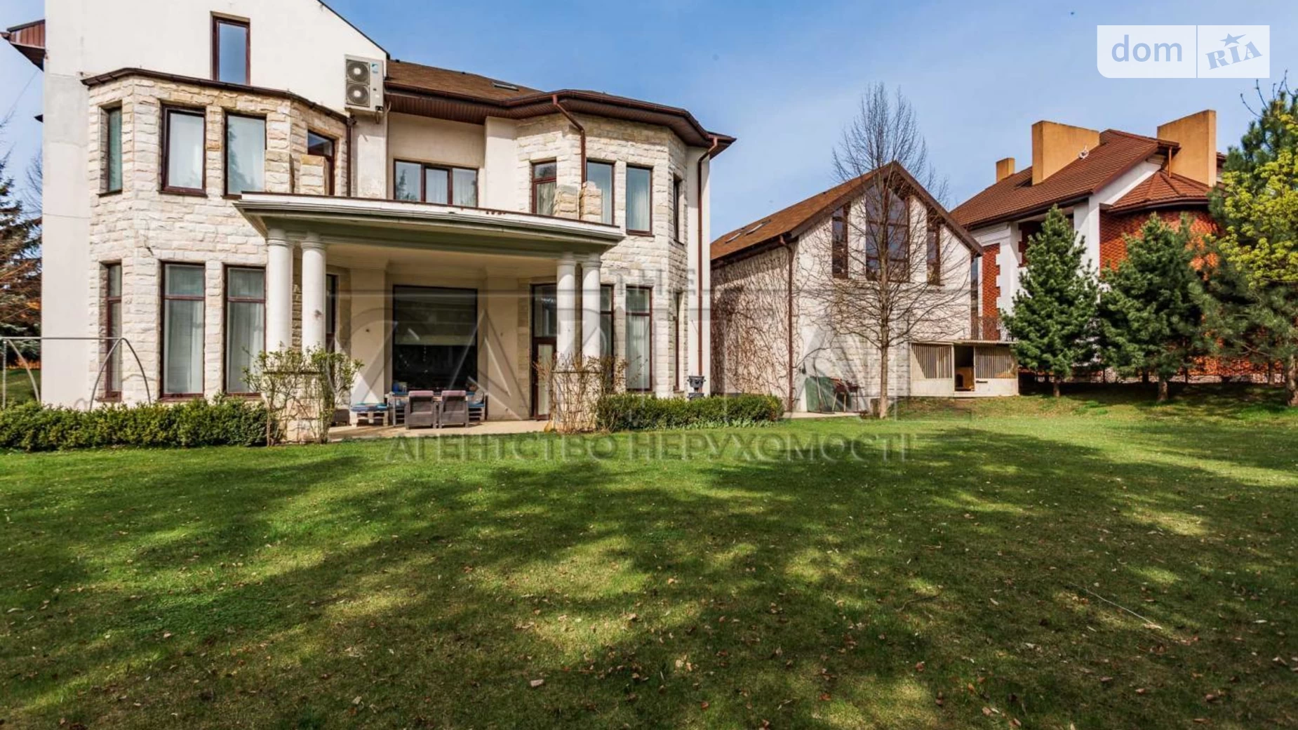 Продается дом на 3 этажа 580 кв. м с камином, цена: 850000 $ - фото 2