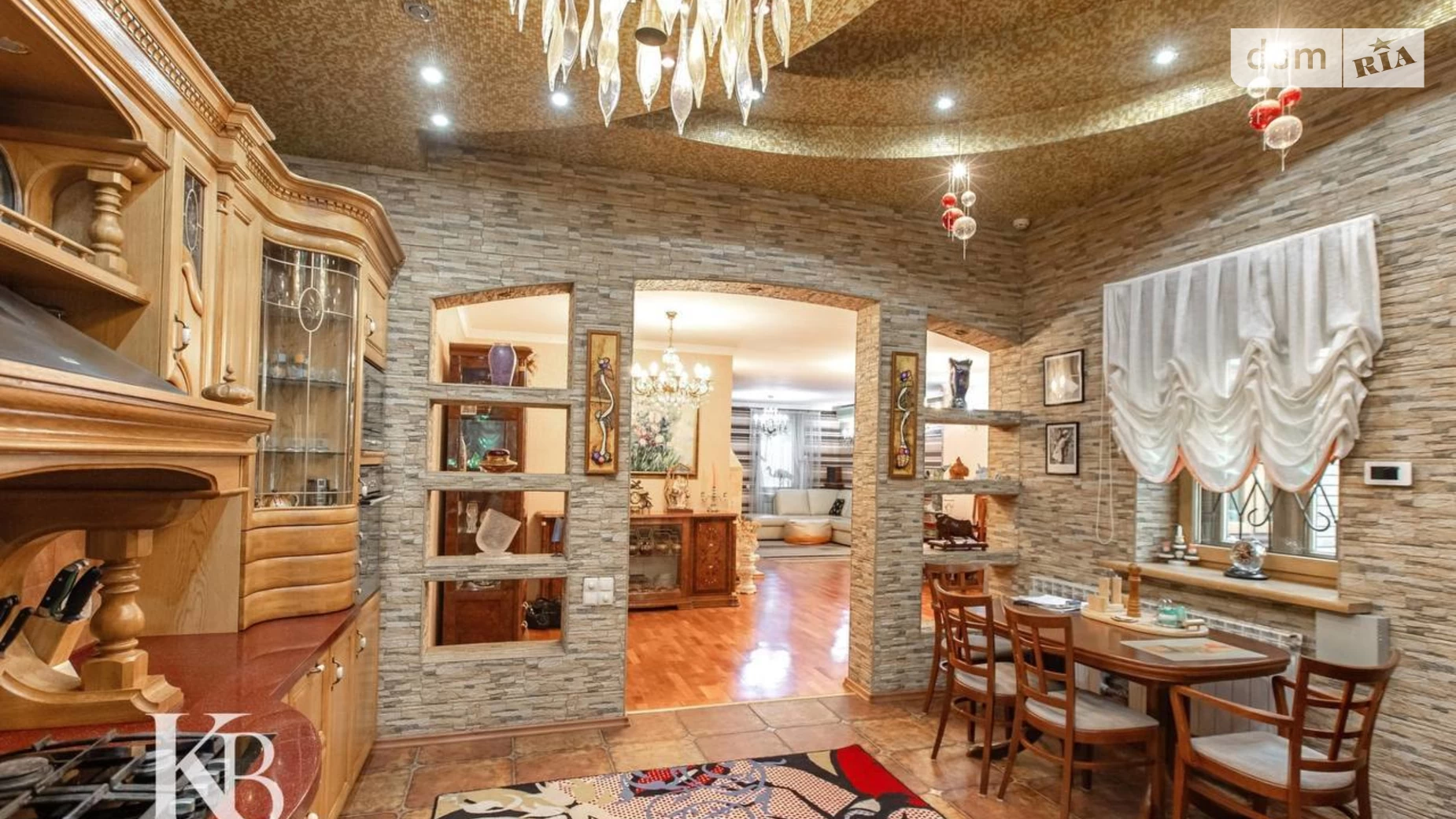 Продается дом на 2 этажа 370 кв. м с гаражом, цена: 390000 $ - фото 2