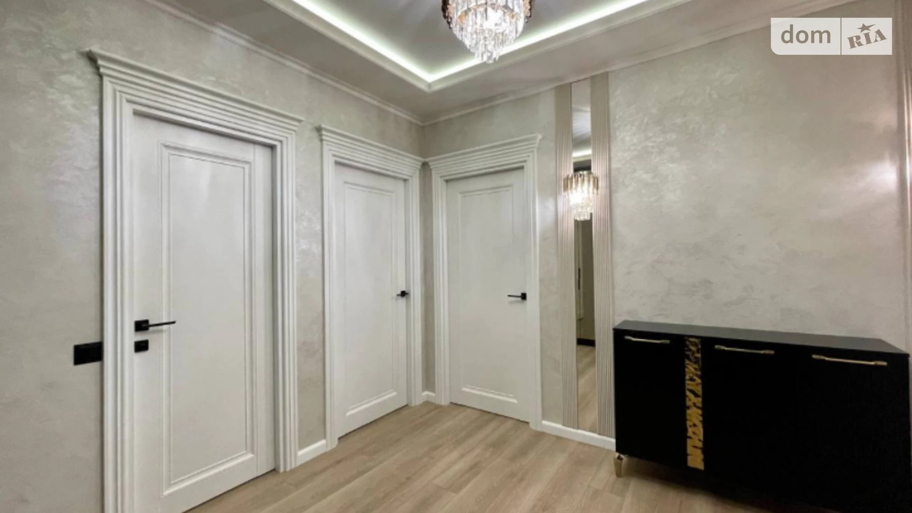 Продается 2-комнатная квартира 70 кв. м в Ивано-Франковске, ул. Коновальца Евгения, 35 - фото 5