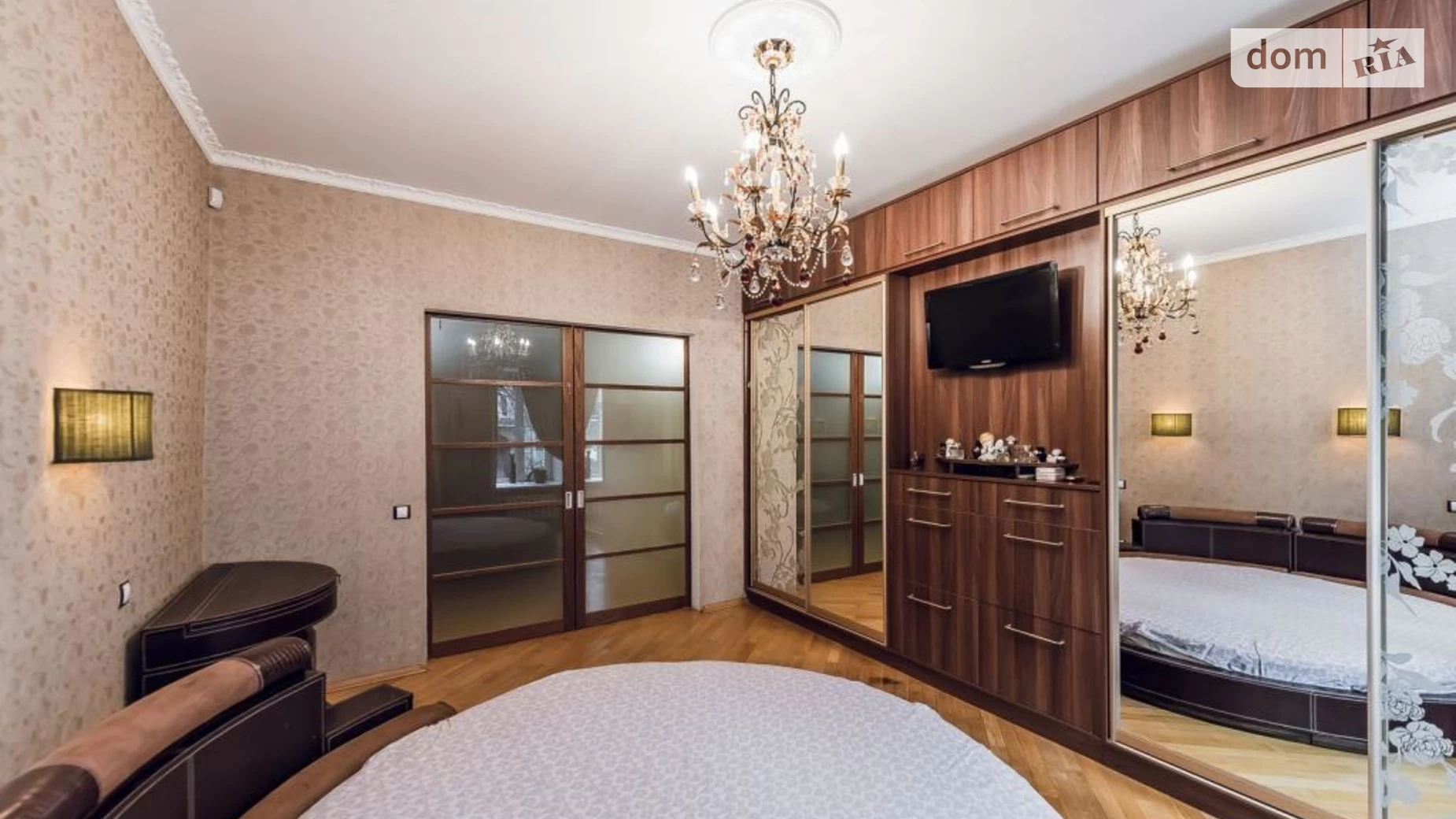 Продается 2-комнатная квартира 63 кв. м в Киеве, ул. Владимирская