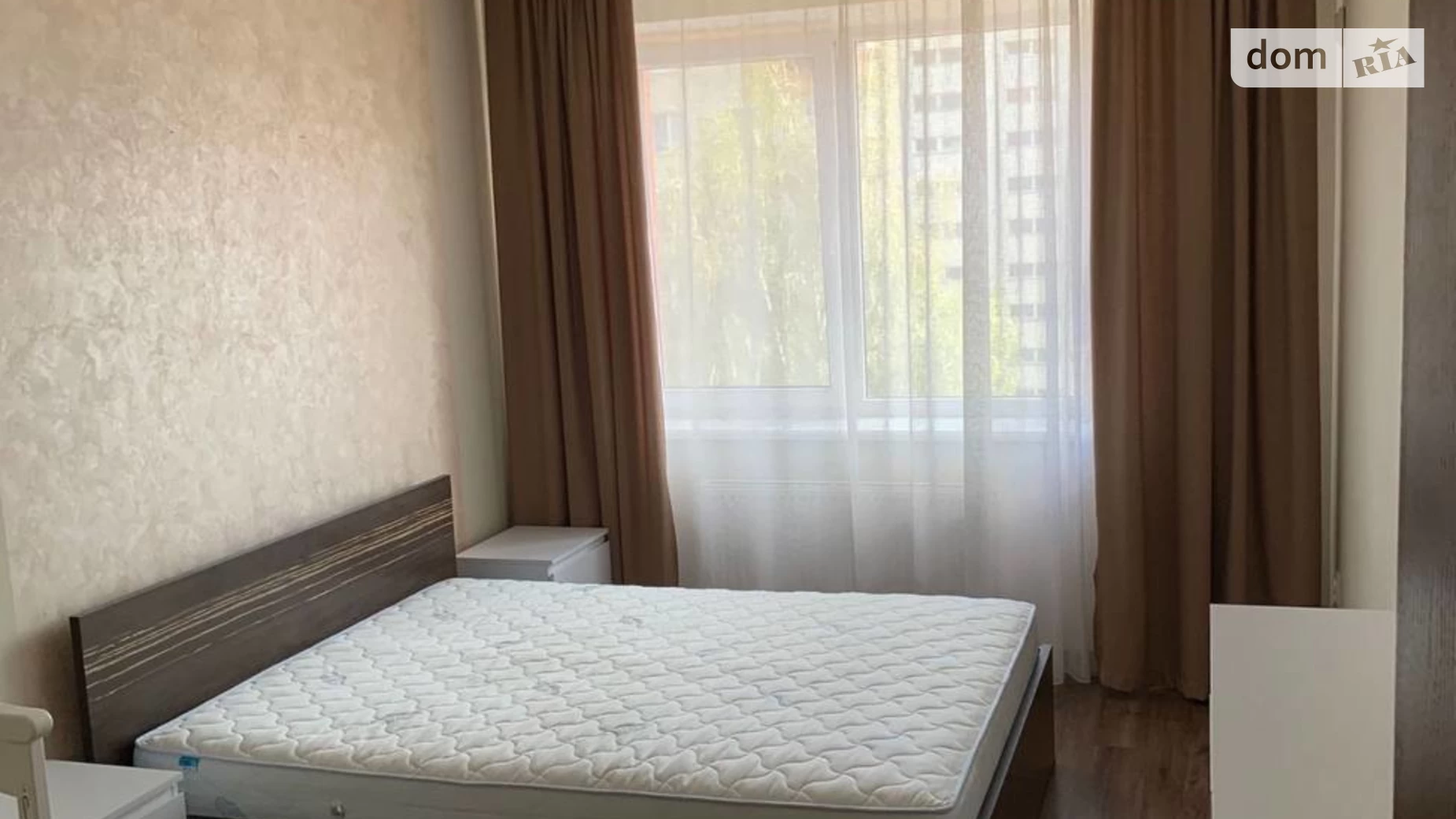 Продается 2-комнатная квартира 71 кв. м в Черновцах