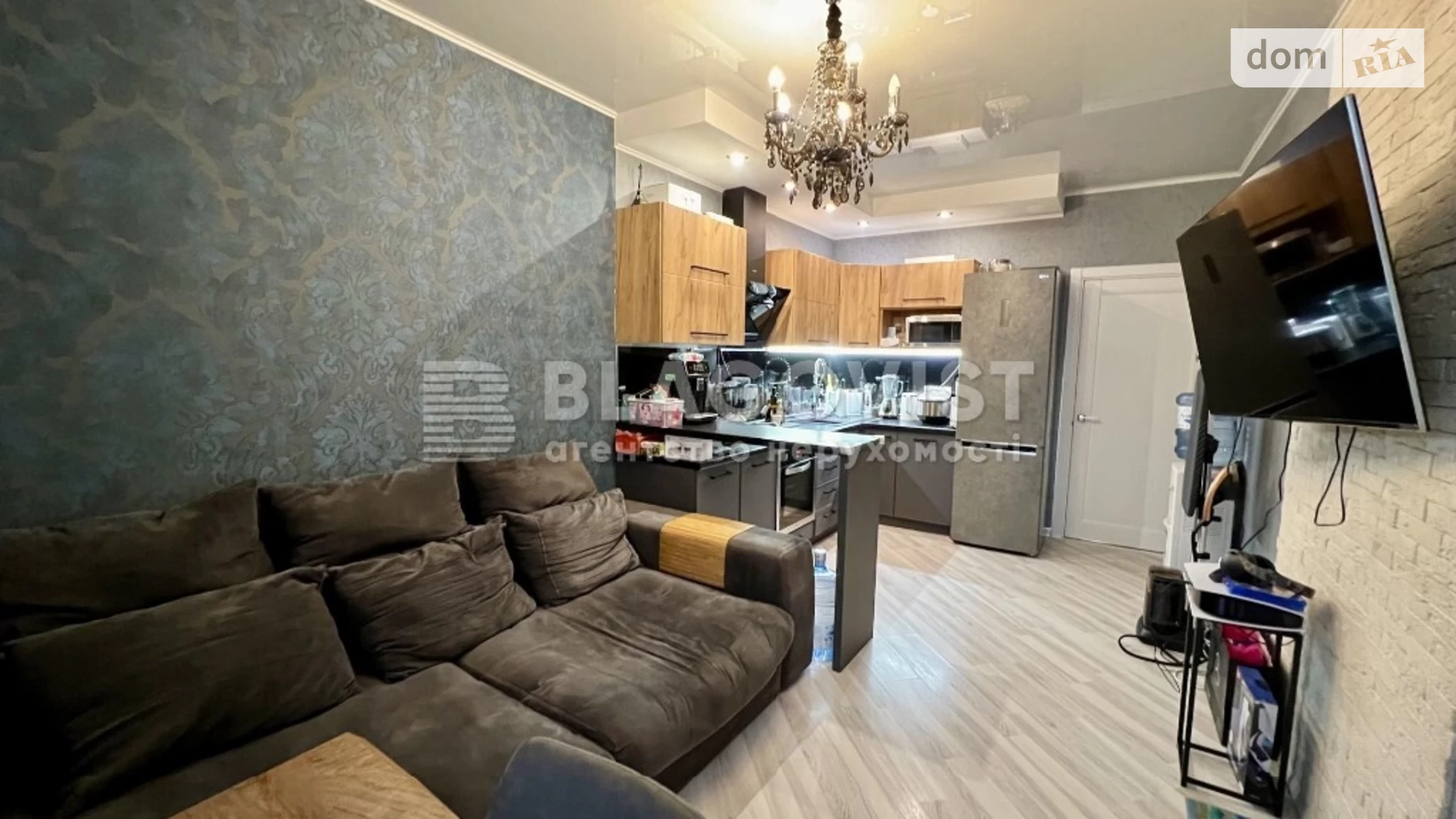 Продається 2-кімнатна квартира 61.5 кв. м у Києві, вул. Регенераторна, 4 корпус 13