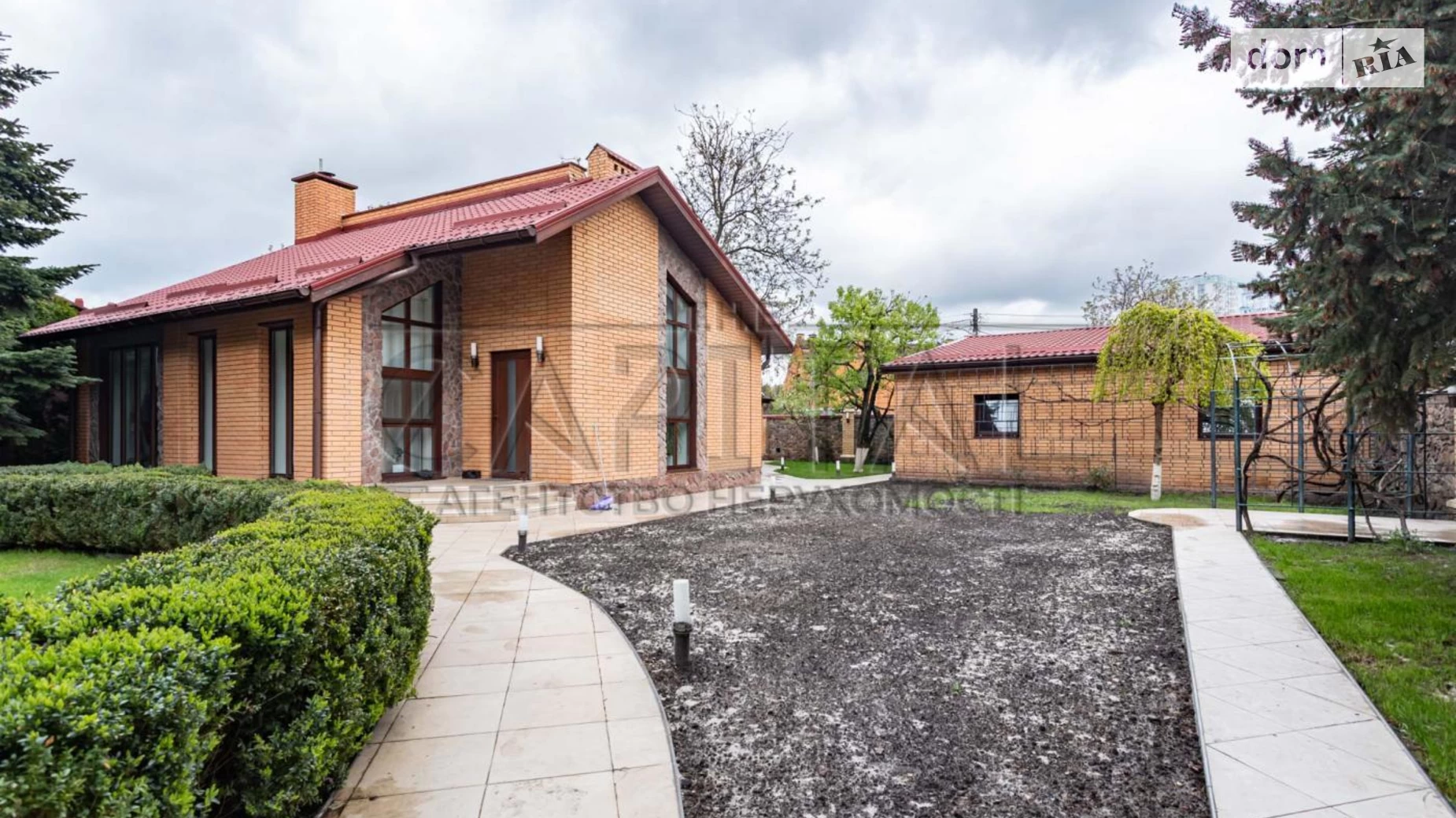 Продается дом на 3 этажа 1000 кв. м с верандой, цена: 1500000 $ - фото 4
