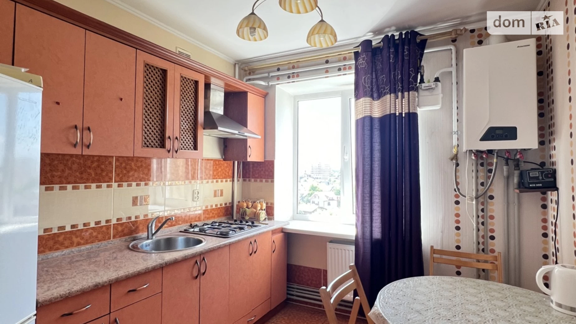 Продается 1-комнатная квартира 39 кв. м в Ивано-Франковске, ул. Надворнянская