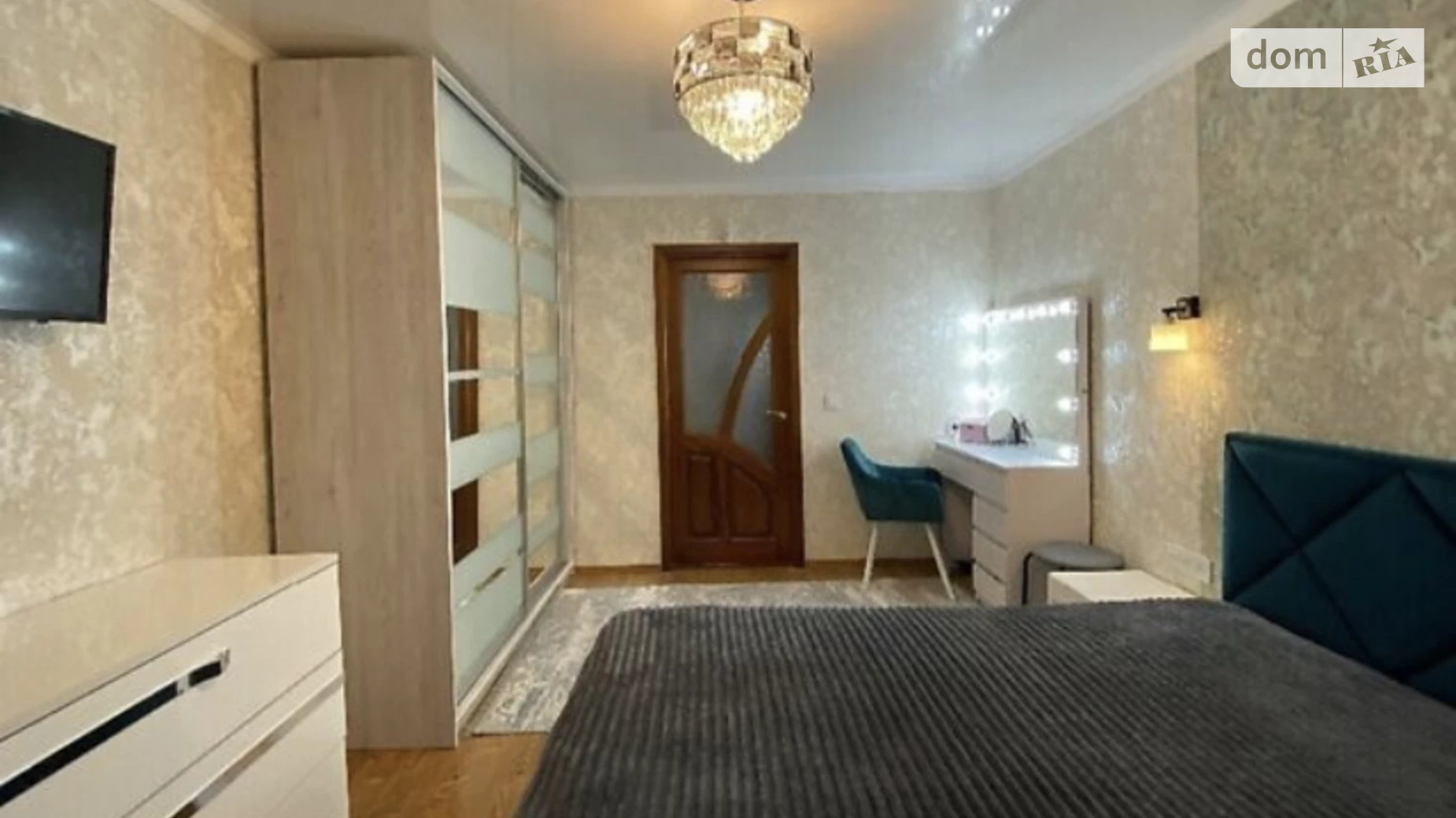 Продается 3-комнатная квартира 86 кв. м в Виннице, ул. Антонова Олега, 27