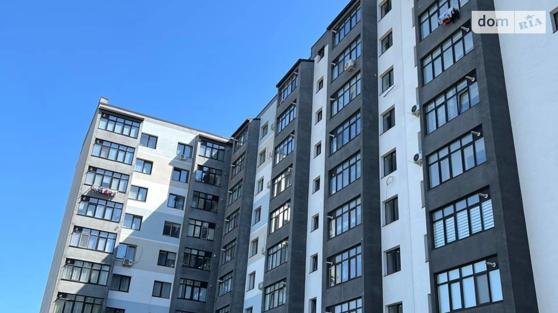Продается 1-комнатная квартира 37 кв. м в Ивано-Франковске, ул. Карпатская, 17А