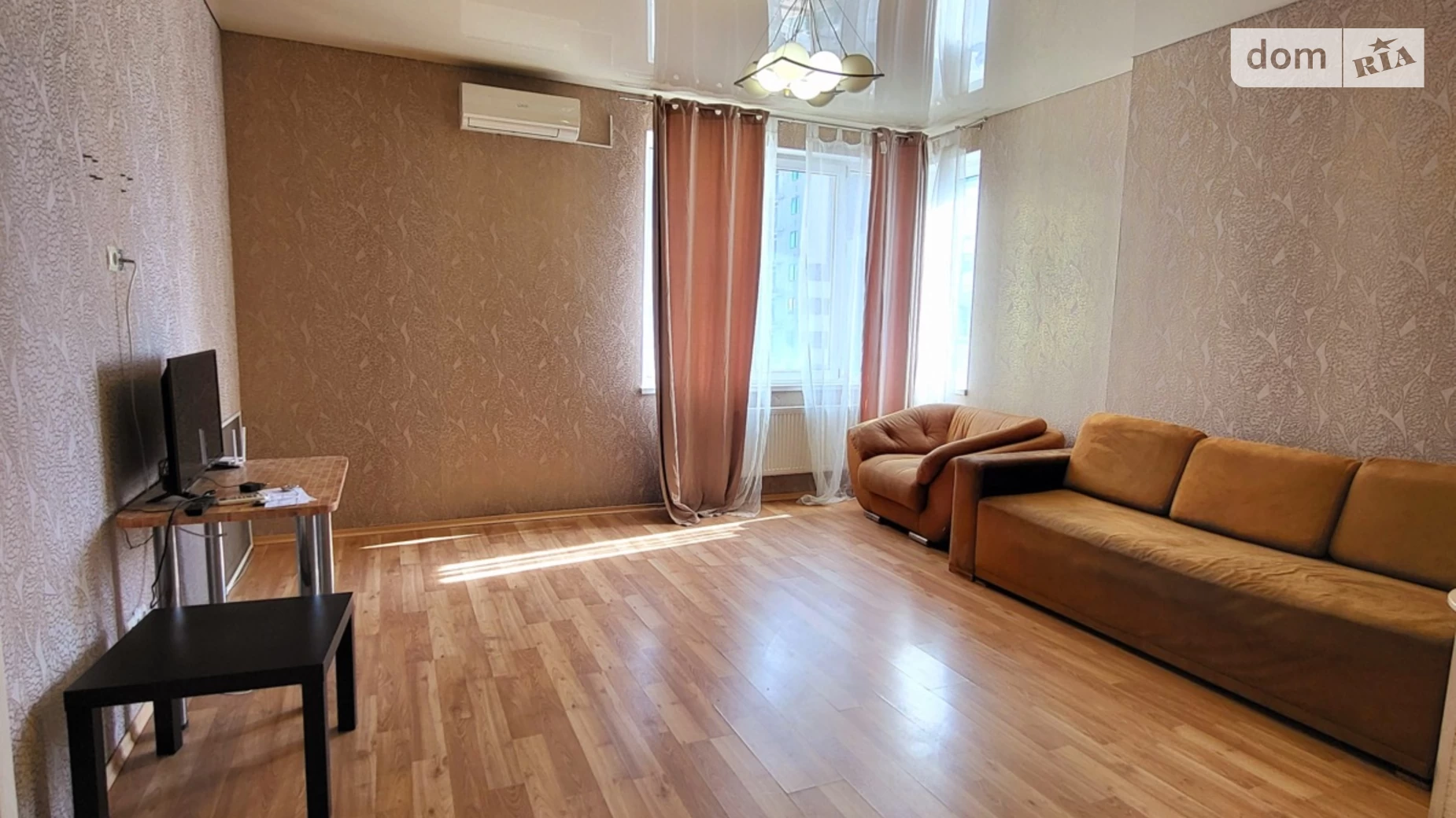 Продається 1-кімнатна квартира 63.4 кв. м у Одесі, вул. Середньофонтанська
