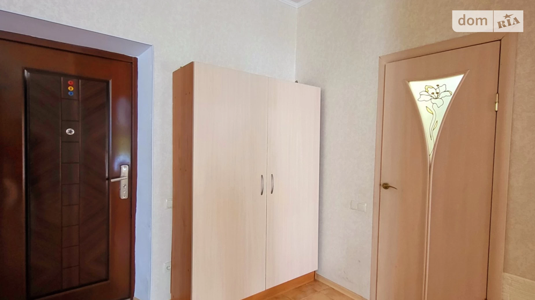 Продається 1-кімнатна квартира 63.4 кв. м у Одесі, вул. Середньофонтанська