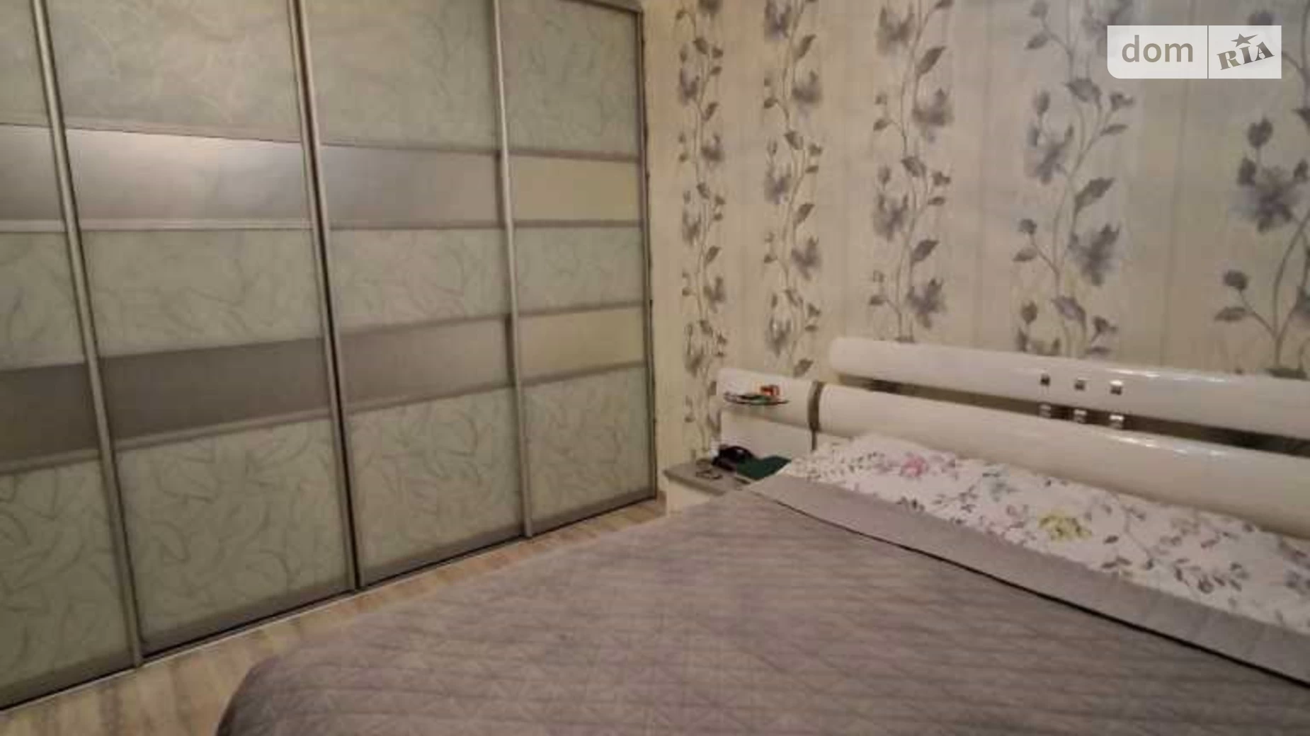 Продается 3-комнатная квартира 65 кв. м в Полтаве, ул. Героев Украины(Героев Сталинграда)