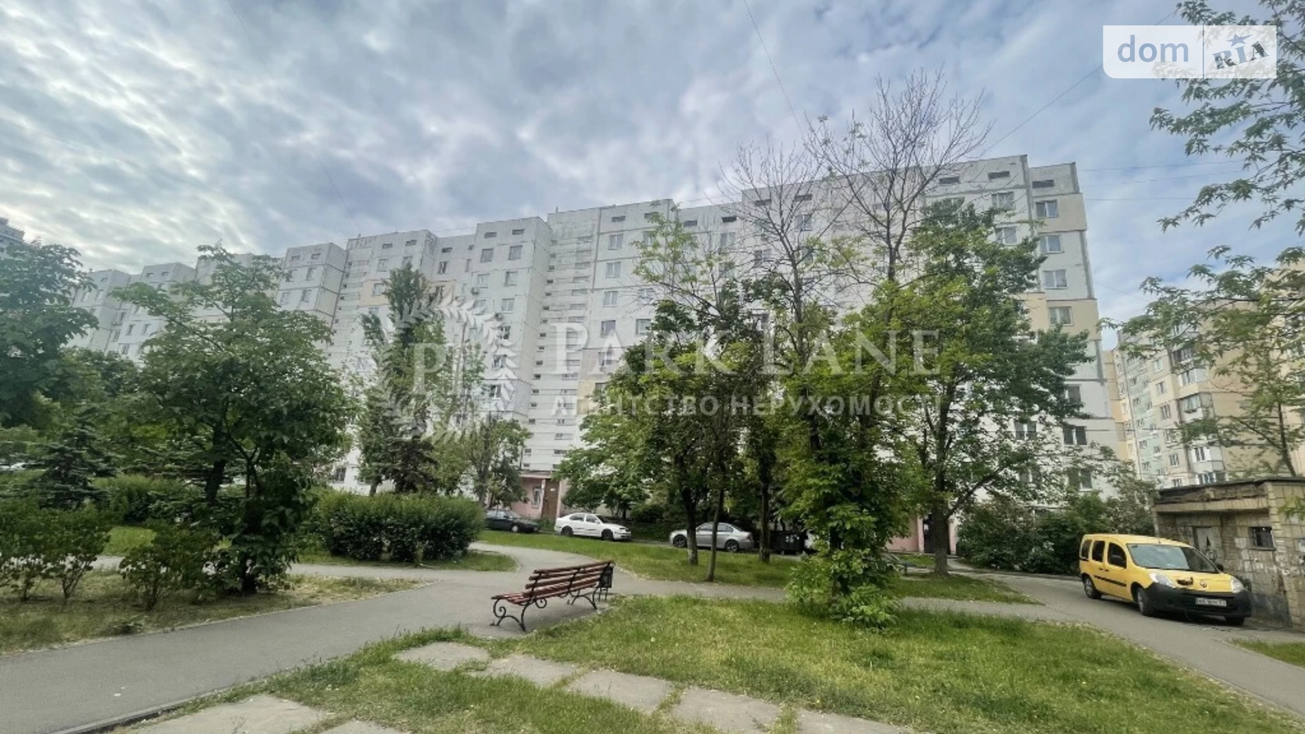 Продается 2-комнатная квартира 50 кв. м в Киеве, ул. Героев Днепра, 42А
