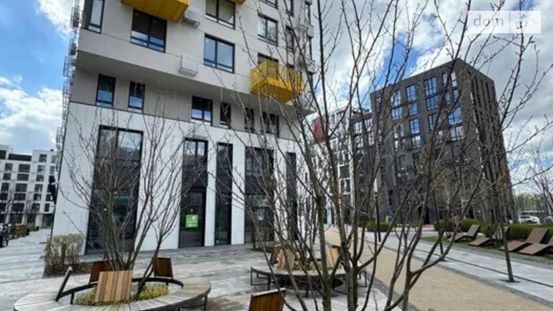 Продається 1-кімнатна квартира 39 кв. м у Києві, вул. Салютна, 2Б