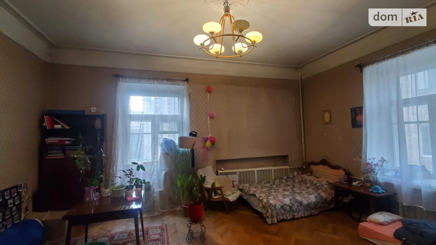 Продается 3-комнатная квартира 98.8 кв. м в Киеве, ул. Крещатик, 15