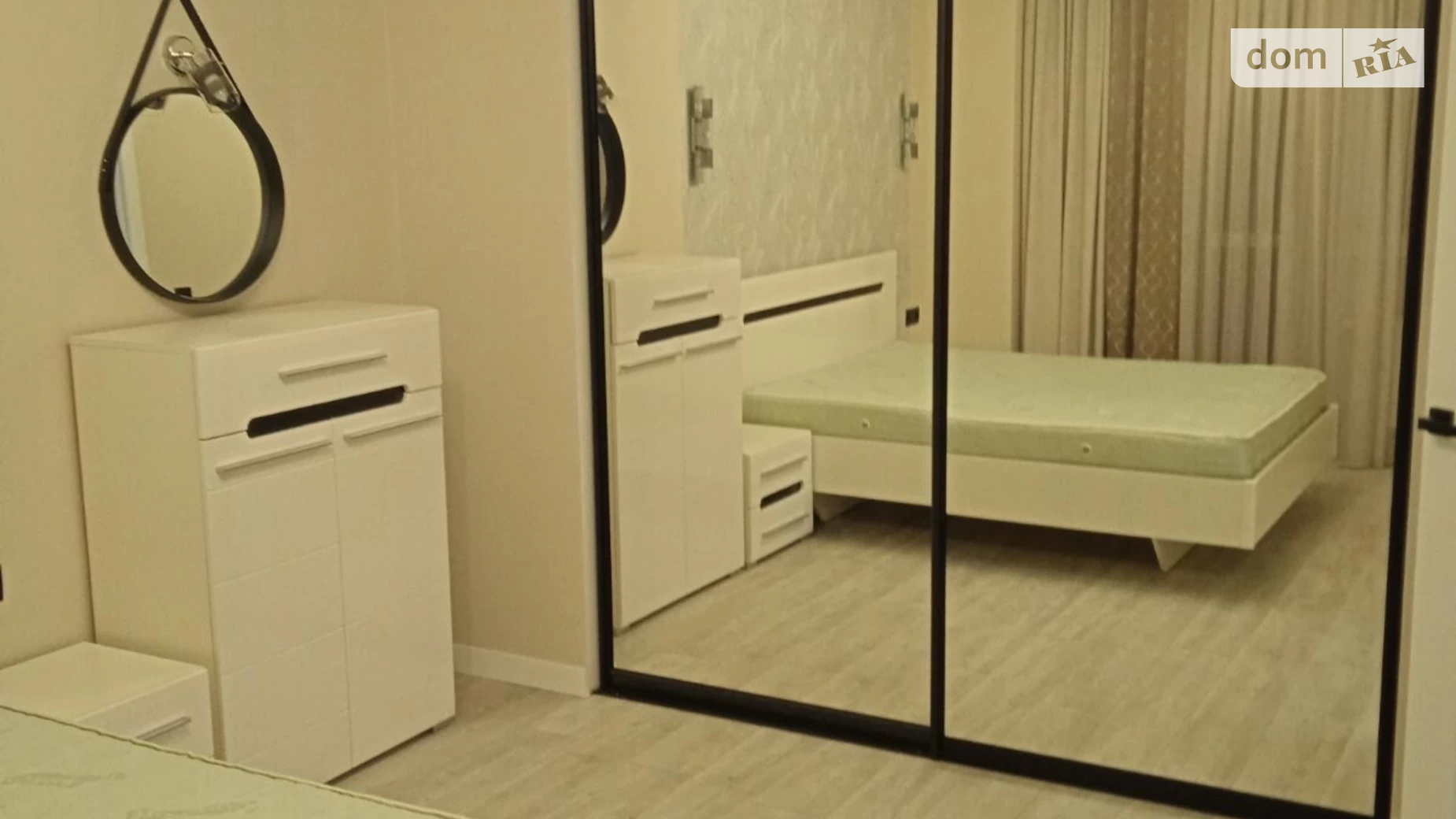 Продается 1-комнатная квартира 42.4 кв. м в Одессе, ул. Академика Сахарова, 9