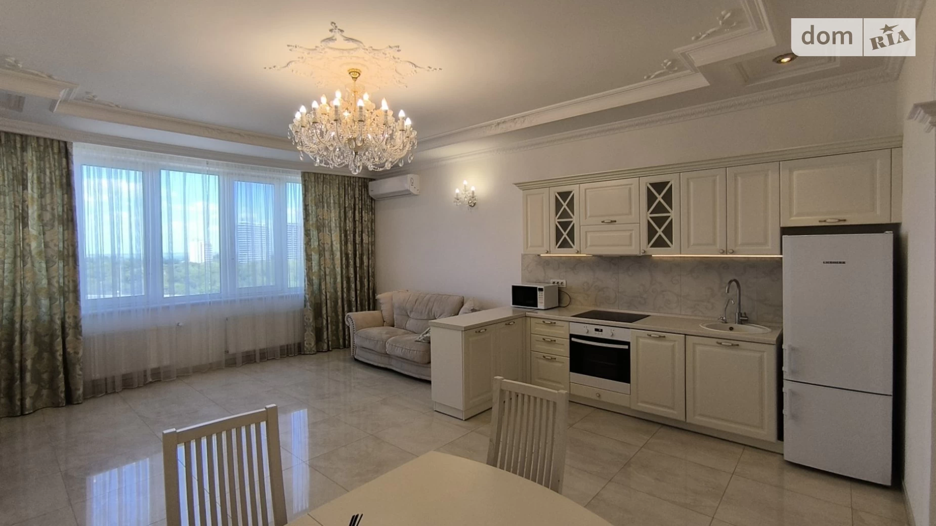 Продается 3-комнатная квартира 120 кв. м в Одессе, просп. Шевченко, 33Б