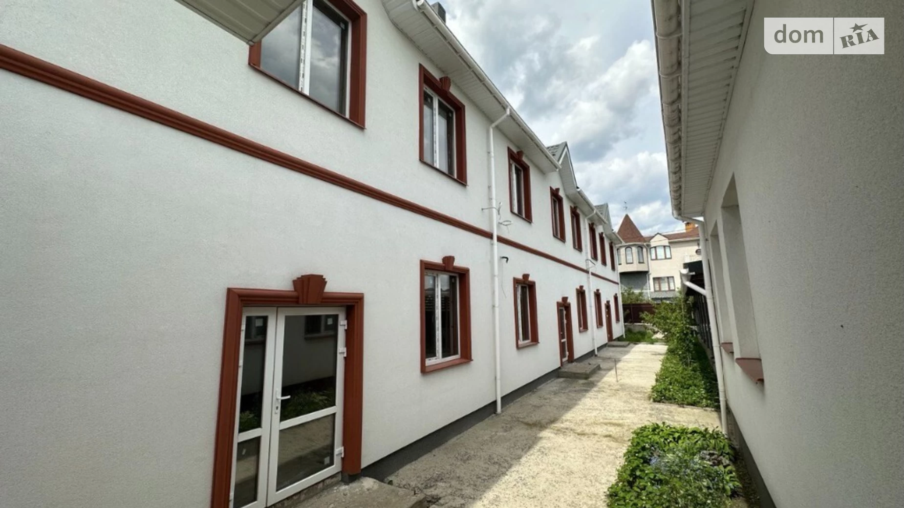 Продается дом на 3 этажа 571 кв. м с участком, цена: 170000 $ - фото 2