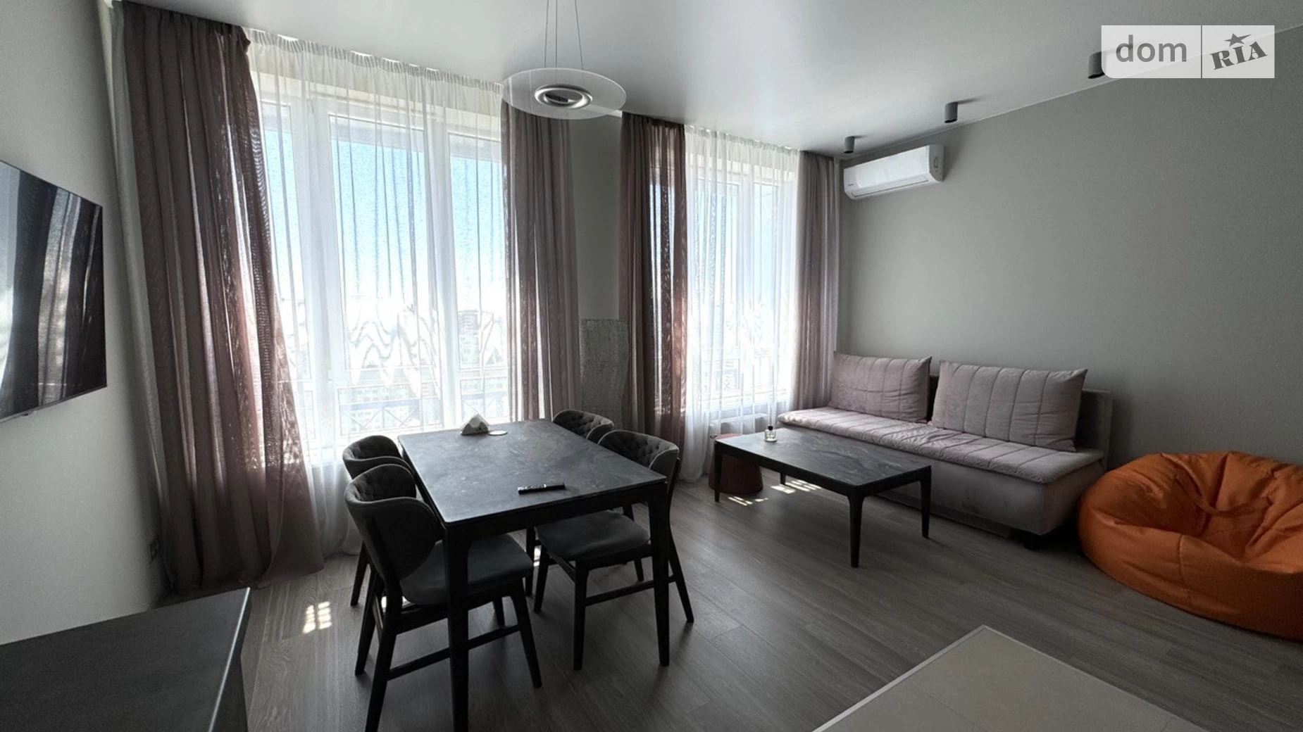 Продается 1-комнатная квартира 50 кв. м в Одессе, ул. Толбухина, 135Б