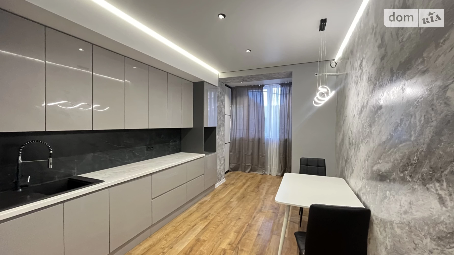 Продается 2-комнатная квартира 75 кв. м в Хмельницком, ул. Проскуровского Подполья, 165Д