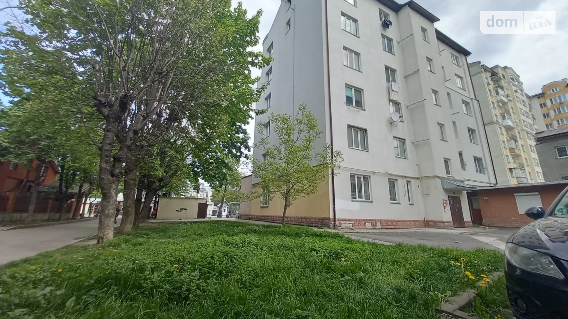 Продается 3-комнатная квартира 97 кв. м в Ивано-Франковске, ул. Независимости