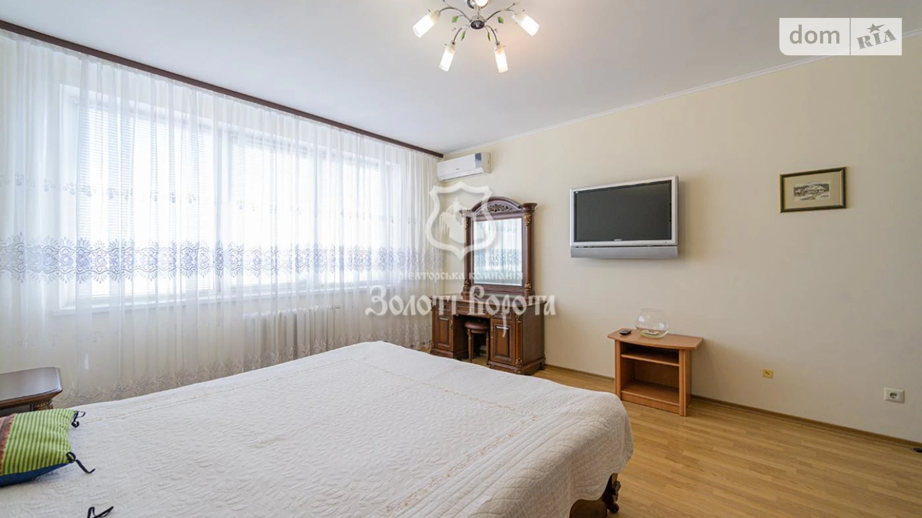 Продается 1-комнатная квартира 54 кв. м в Киеве, ул. Гришко Михаила, 9 - фото 2