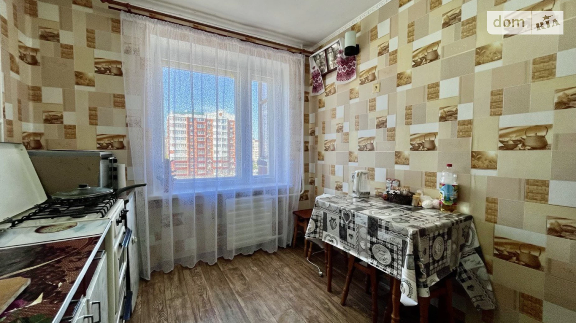 Продается 1-комнатная квартира 37 кв. м в Чернигове, просп. Мира, 89