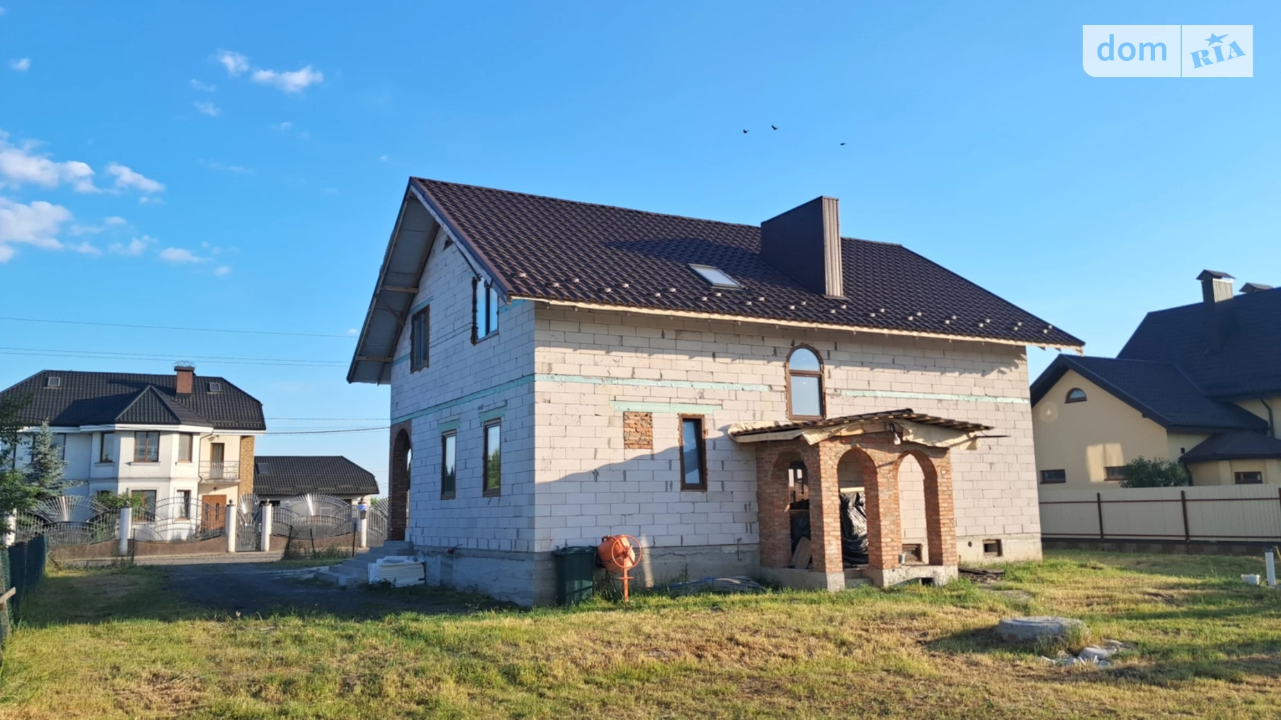 Продается дом на 2 этажа 225 кв. м с верандой, цена: 142000 $ - фото 2