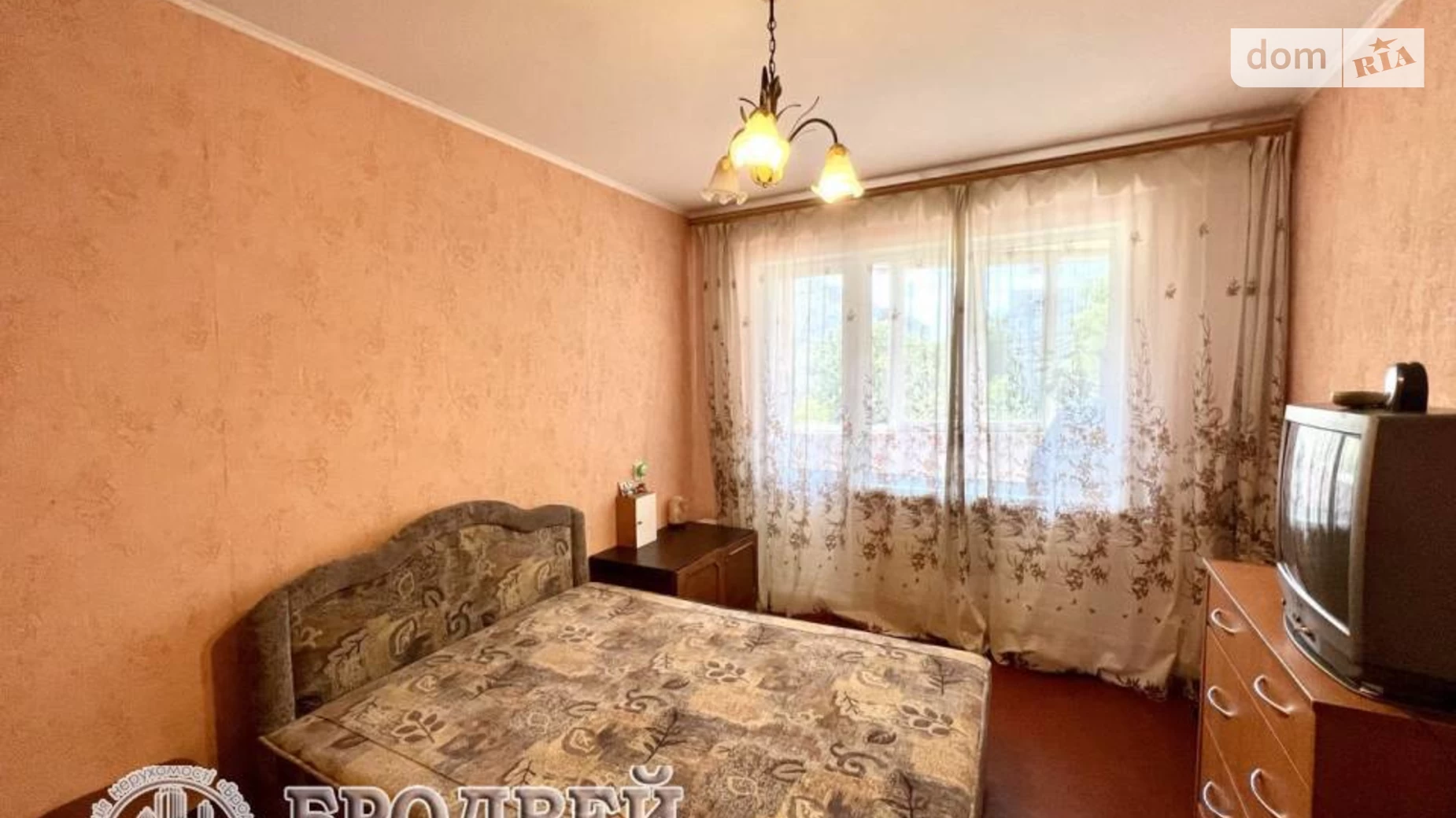 Продается 3-комнатная квартира 65 кв. м в Чернигове, ул. Доценко, 26