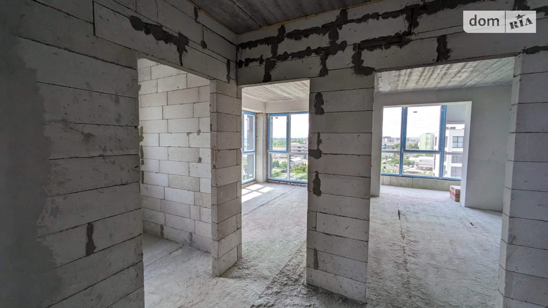 Продается 3-комнатная квартира 93.6 кв. м в Ивано-Франковске, ул. Ребета Л. - фото 2