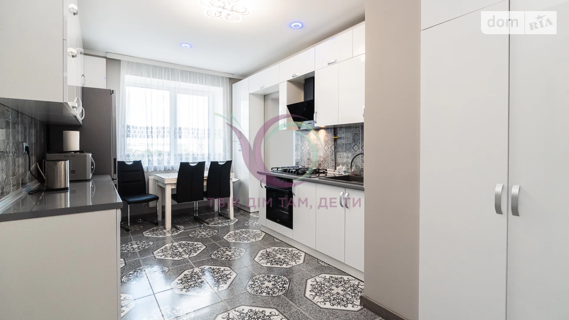 Продается 3-комнатная квартира 91 кв. м в Ивано-Франковске, ул. Виноградная - фото 2