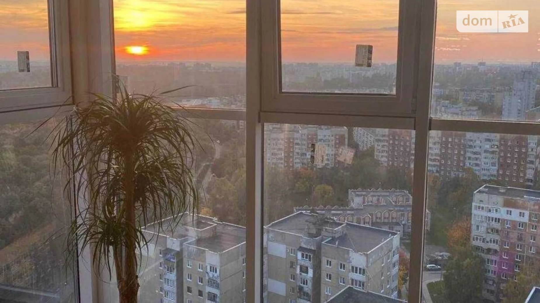 Продається 2-кімнатна квартира 78 кв. м у Львові, просп. Червоної Калини