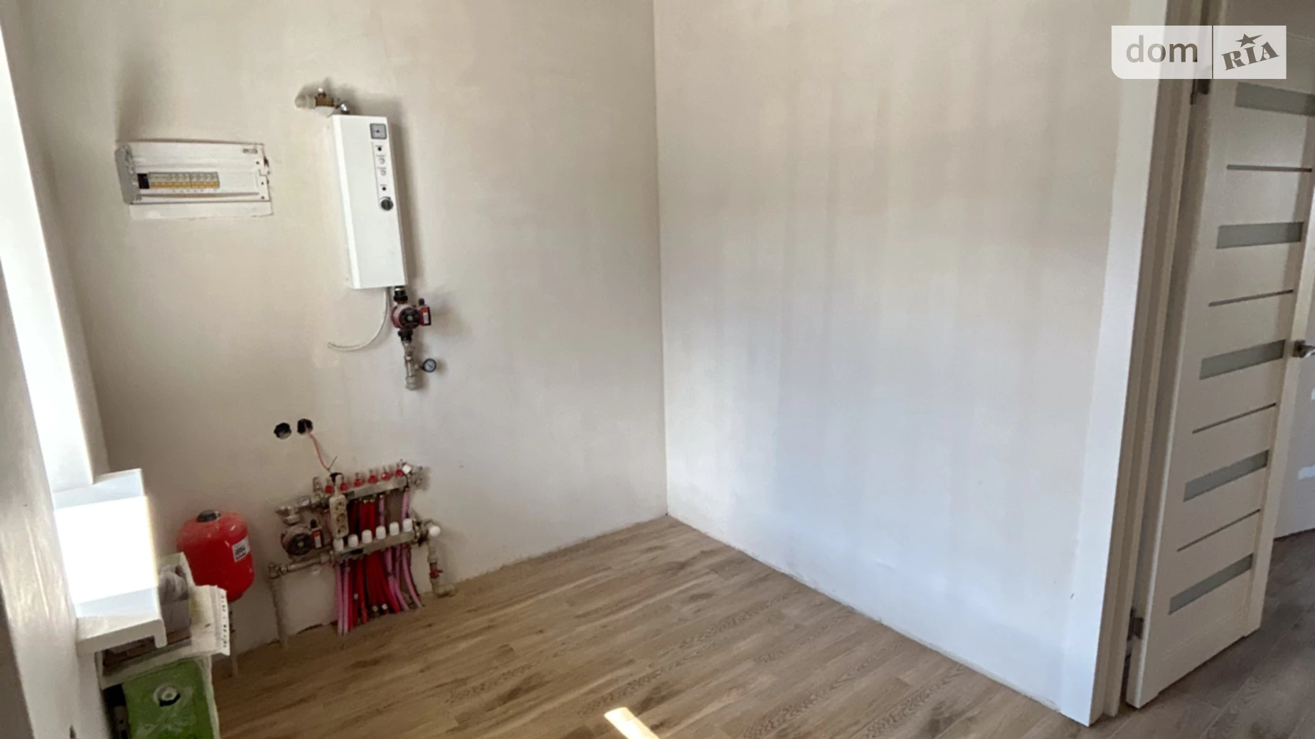Продается дом на 2 этажа 120 кв. м с гаражом, цена: 133000 $ - фото 4
