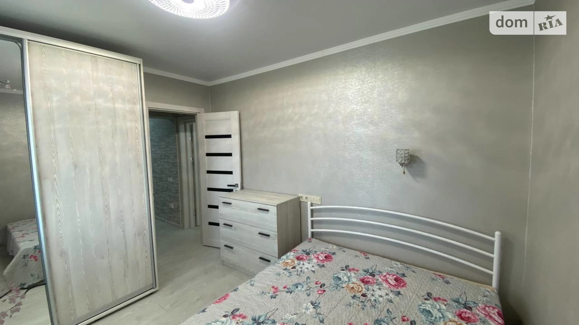 Продается 3-комнатная квартира 67 кв. м в Черноморске, ул. Данченко, 3Б - фото 2