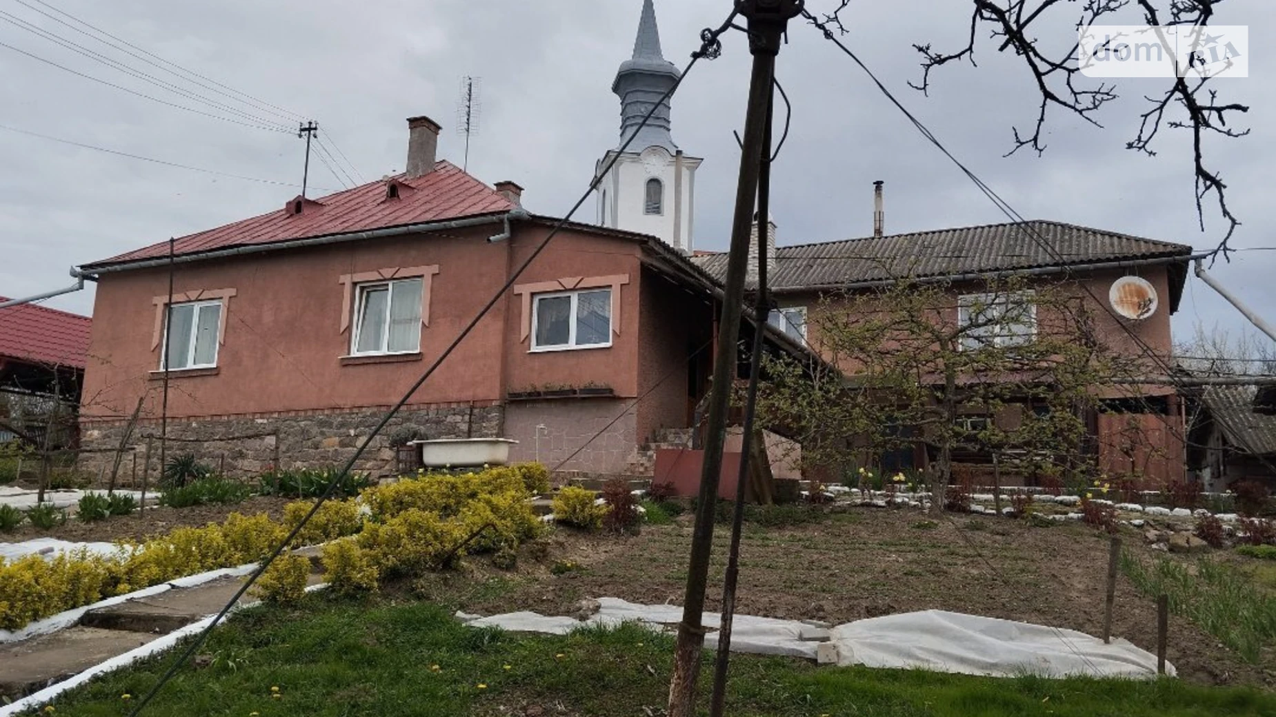 за гаражами раздетая