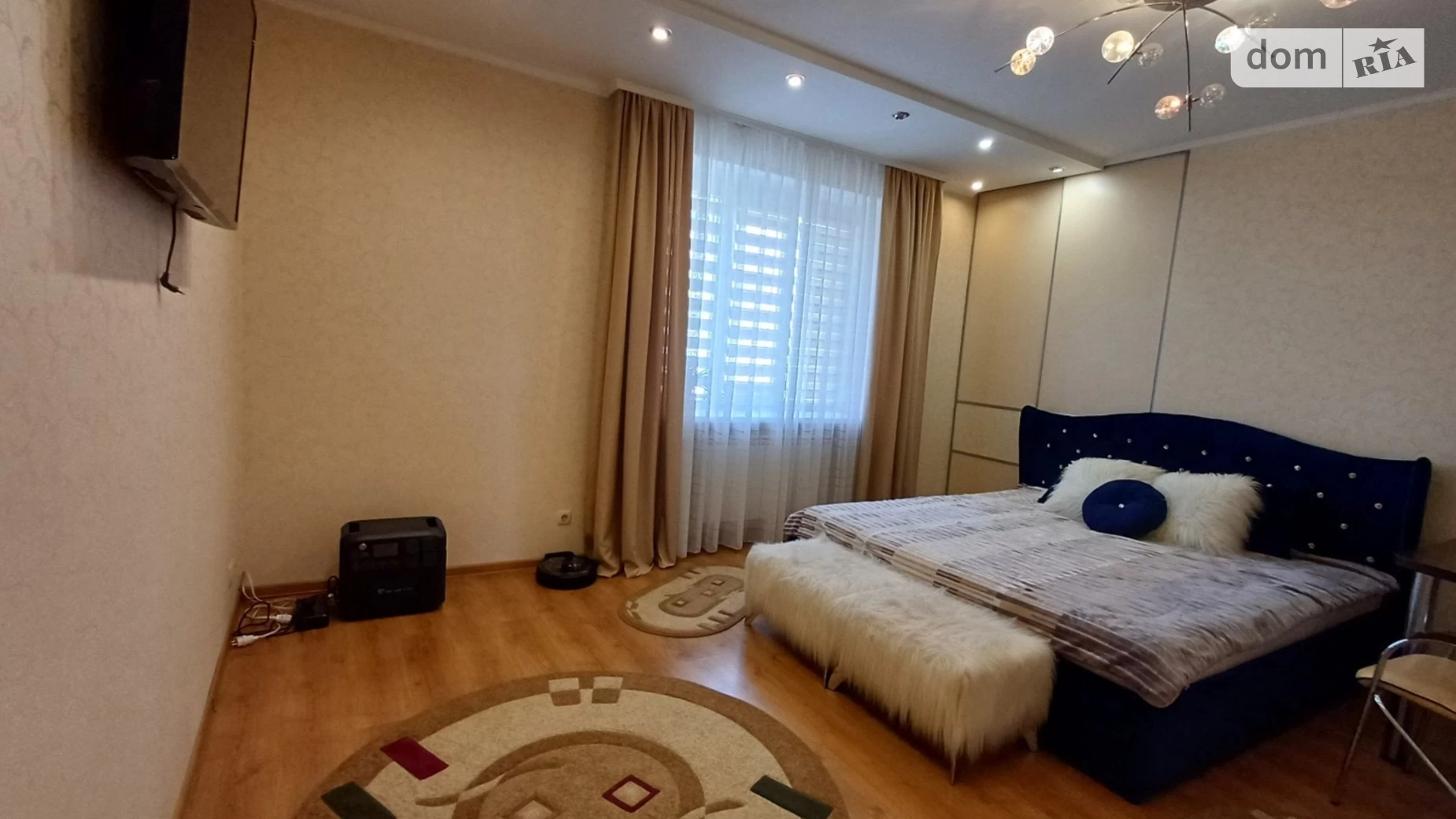 Продается 2-комнатная квартира 111.4 кв. м в Черновцах, ул. Кармелюка Устима, 110А - фото 2
