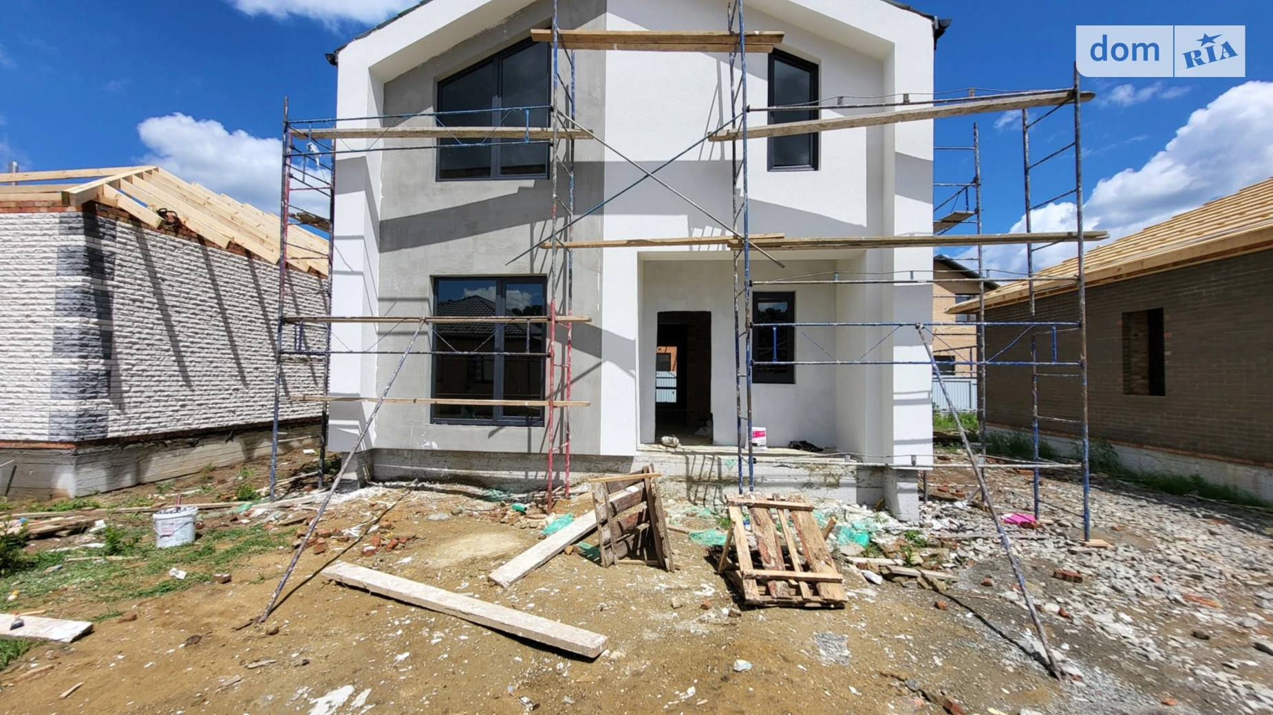 Продается дом на 2 этажа 120 кв. м с гаражом, цена: 95000 $ - фото 2