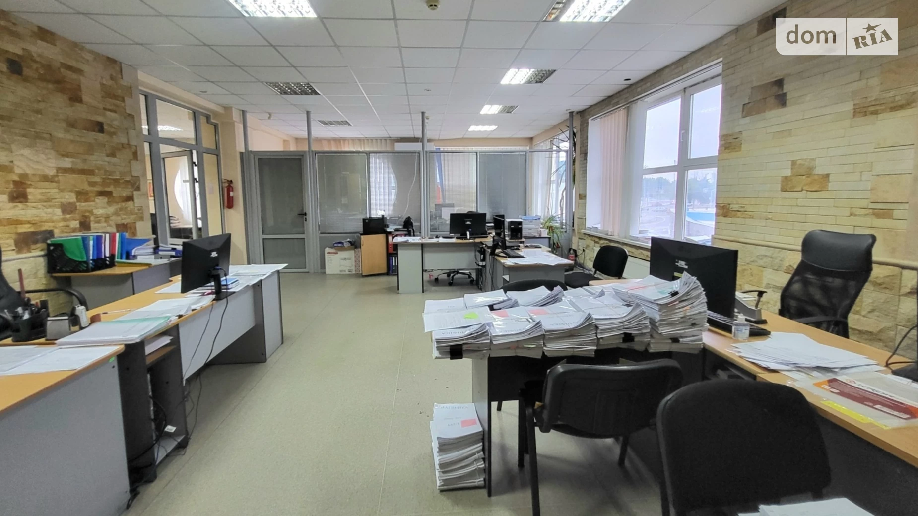 Продается офис 310 кв. м в бизнес-центре, цена: 220000 $ - фото 2