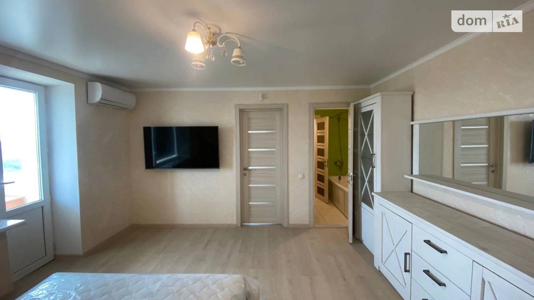 Продается 4-комнатная квартира 80.2 кв. м в Черноморске, просп. Мира(Ленина ул.), 19 - фото 2