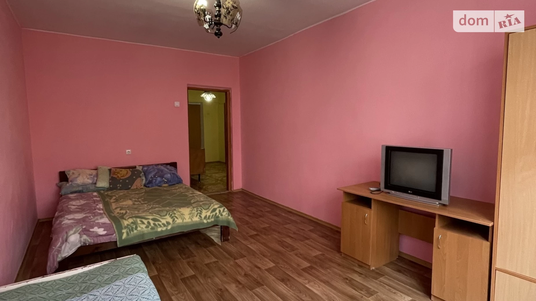 Продается 1-комнатная квартира 54 кв. м в Черноморске, ул. Парковая, 48 - фото 2